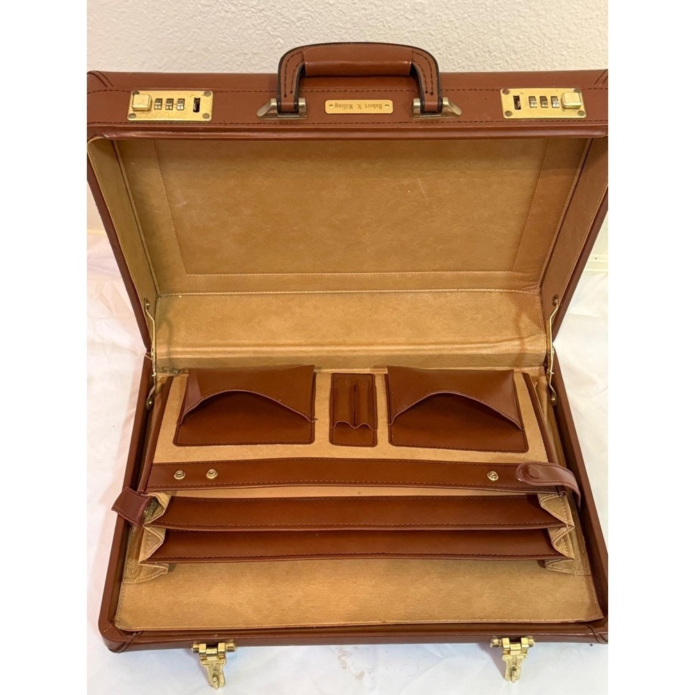 Rare Hard To Find Vintage Leather Briefcase. Beautiful Condition